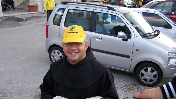 puliamo4_parroco.jpg